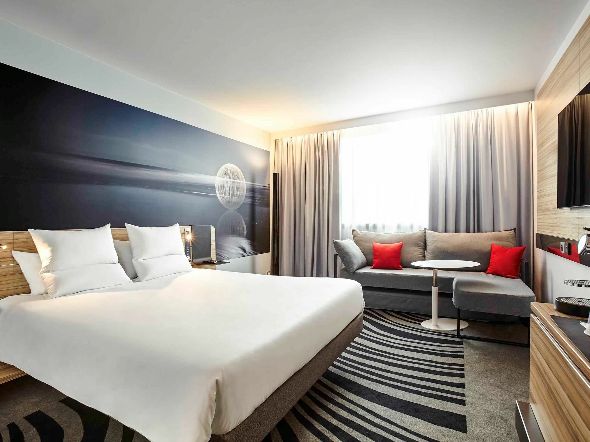 Novotel Lucknow Gomti Nagar Exterior foto